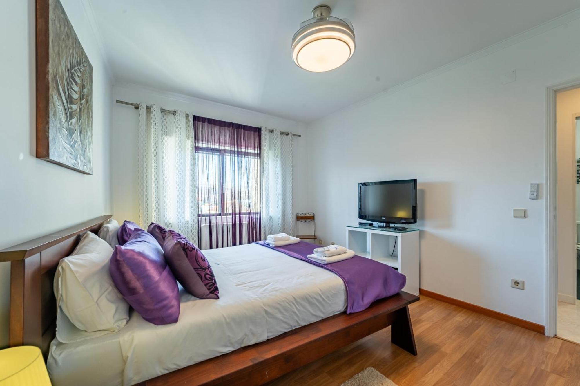 Cozy And Quiet Spacious Flat ヴィラ・ノヴァ・デ・ガイア エクステリア 写真